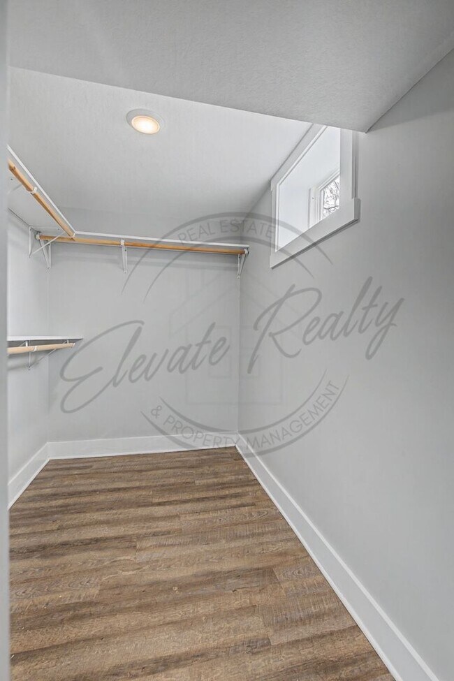 Building Photo - Four Bedroom Ranch with Finished Basement in Clarksville!