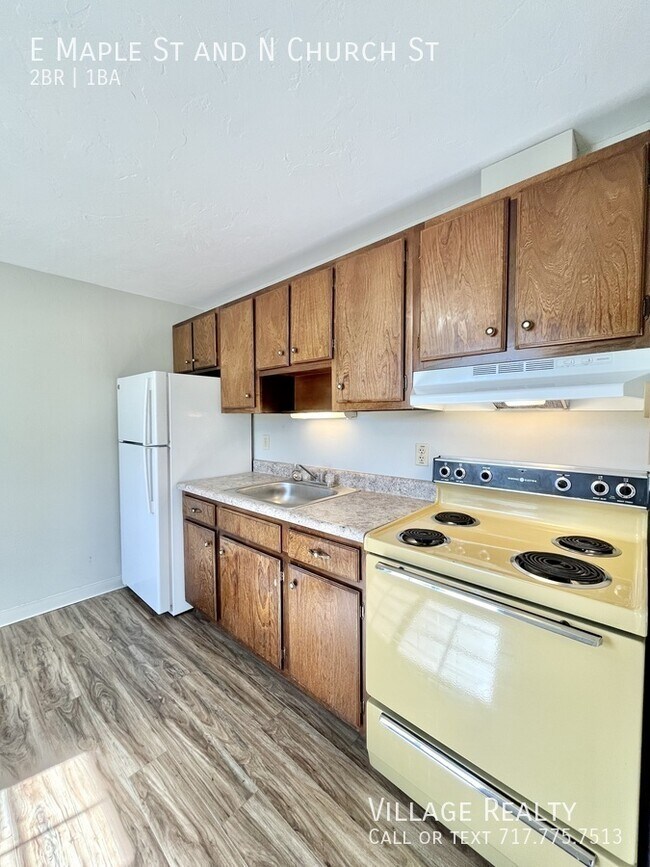 Building Photo - 361 E Maple St