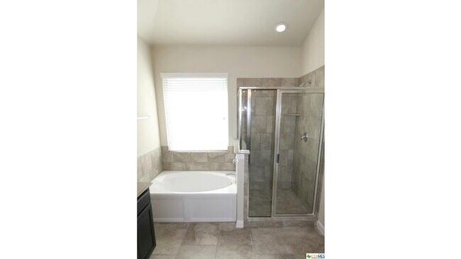 Building Photo - 5633 Briar Fld