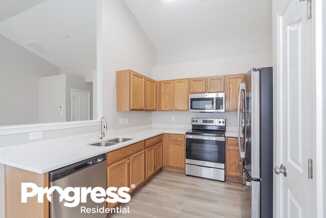 Building Photo - 10129 Green Hedge Ave