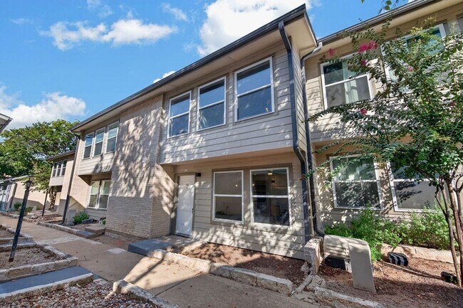 Building Photo - 2124 Burton Dr