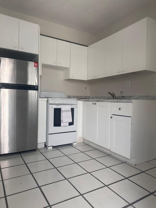 Interior Photo - 626 - Kina Hialeah