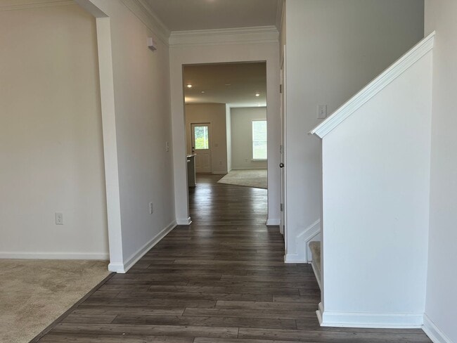 Building Photo - Stunning, Elegant Residence in Fuquay-Vari...