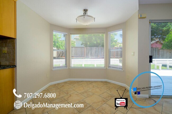 Building Photo - Completely remodeled Glen Cove 5 bed home