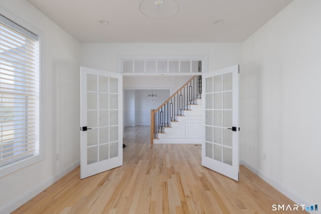 Building Photo - 112 Stallion Dr