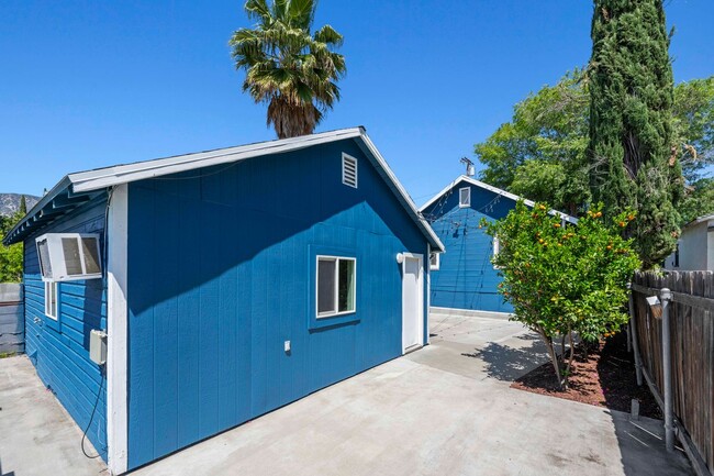 Building Photo - 10823 McVine Ave