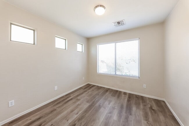 Building Photo - 2609 N 107th Ln