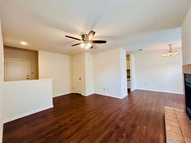 Building Photo - 8904 Schick-