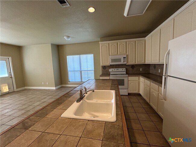 Building Photo - 3049 Pine Valley Dr