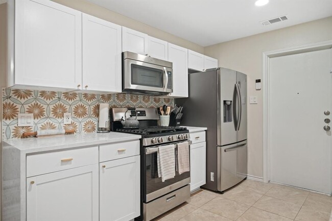 Building Photo - 6716 Skynook Dr