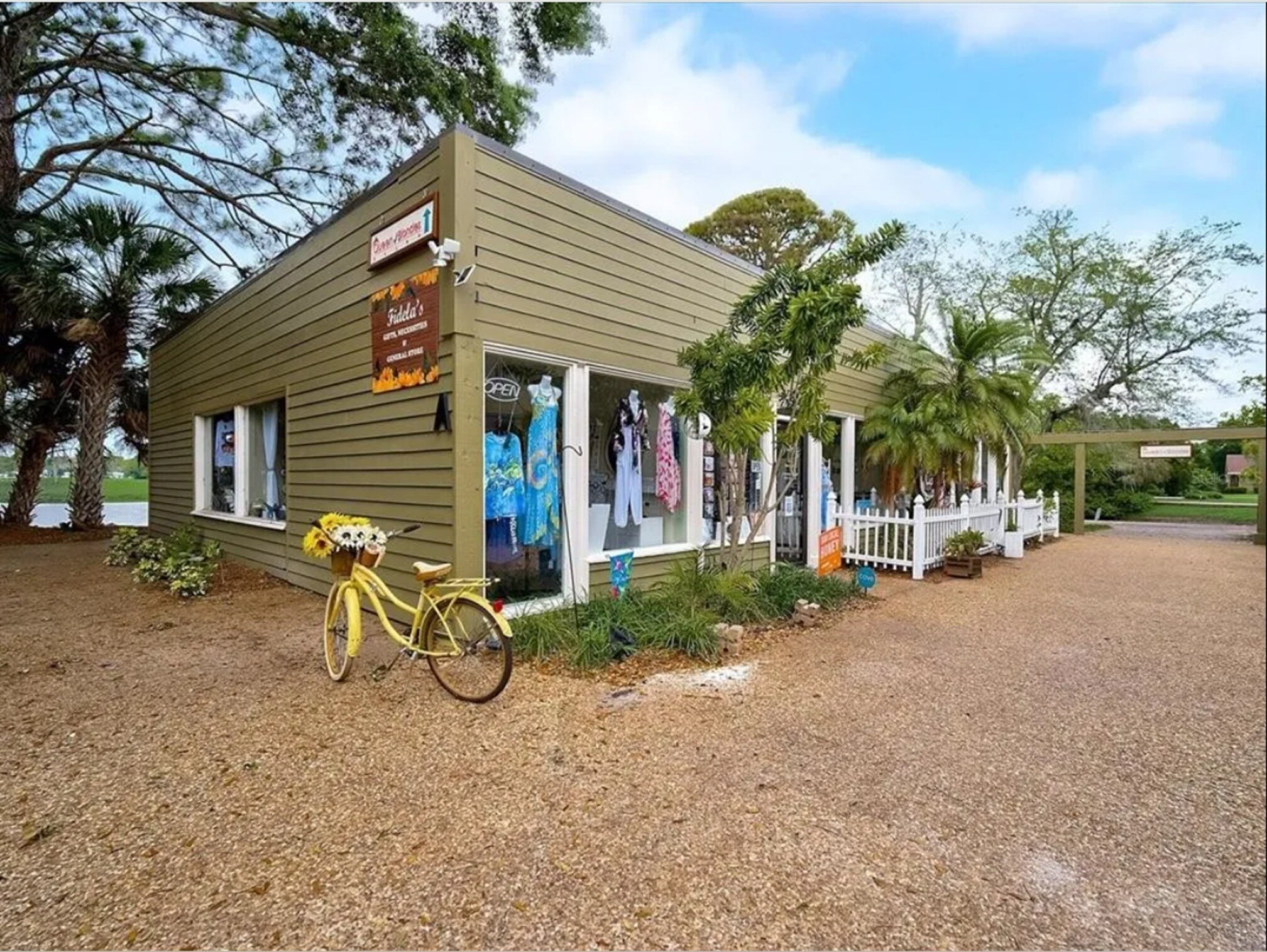 Neighborhood shopping and restaurants - 5058 Marsh Field Rd