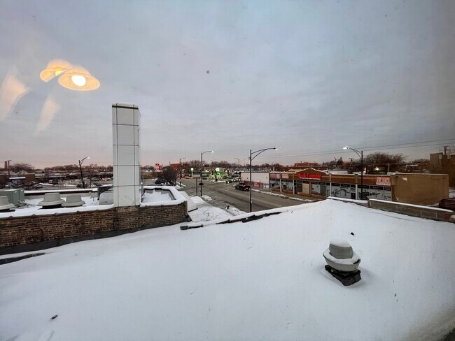 Building Photo - 3532 N Elston Ave