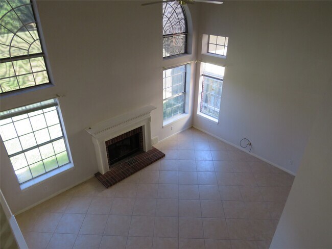 Building Photo - 2302 Plantation Bend Dr