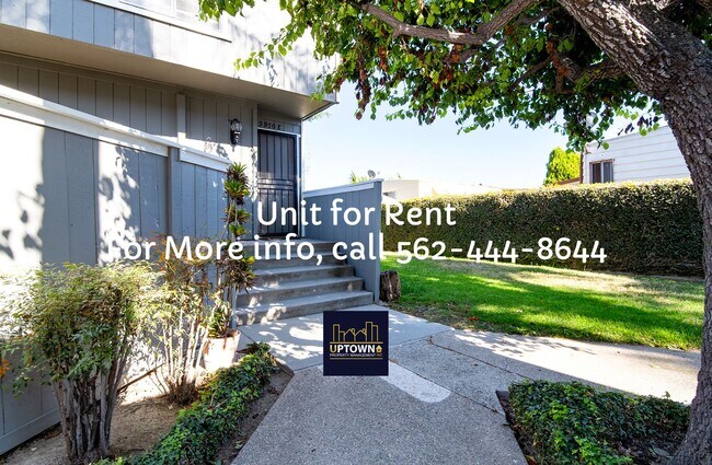 Building Photo - Townhome - 3 Bedrooms-2 Baths - Santa Ana