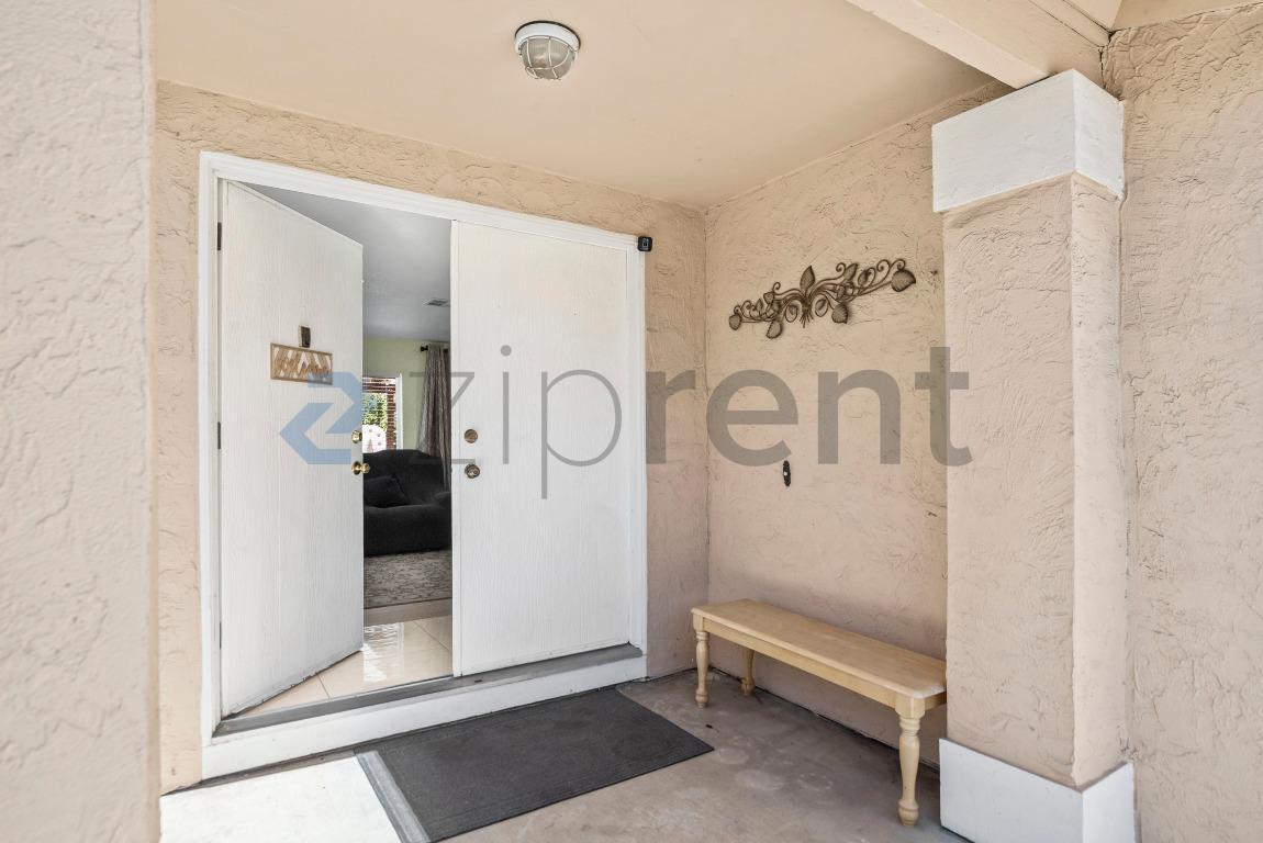 Building Photo - Unit