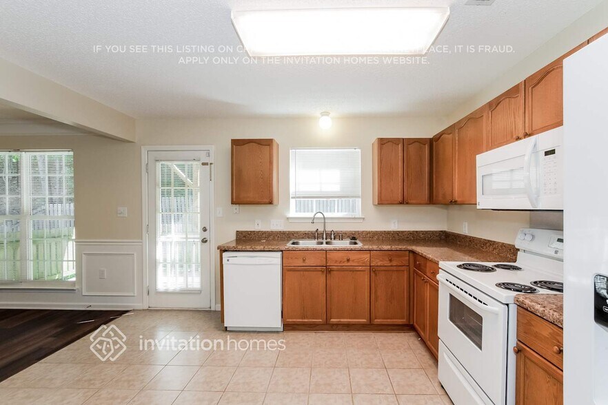 Building Photo - 216 Bradford Glyn Dr