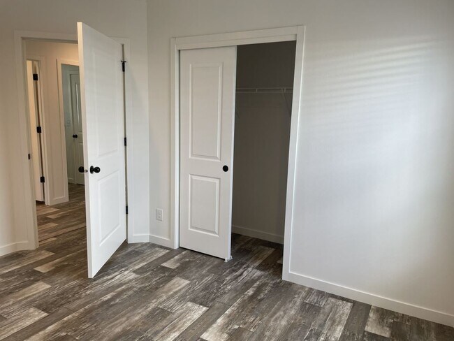 Building Photo - 5715 Blue Harbor Dr