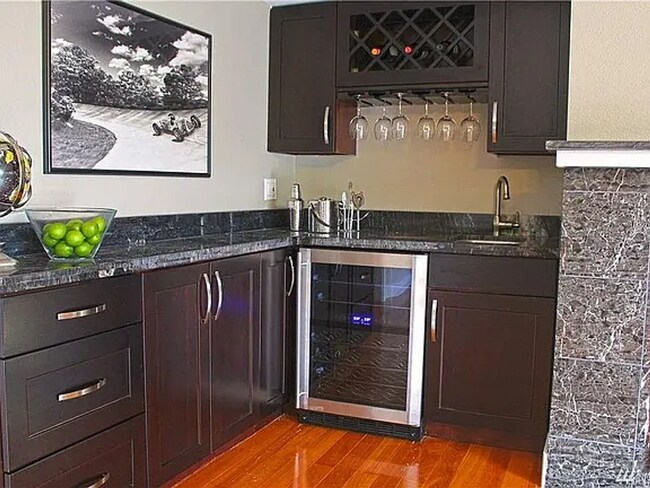 Building Photo - Stunning Somerset Home with Breathtaking City, Mountain & Lake Views – 5 Bedrooms, Gourmet Kitchen