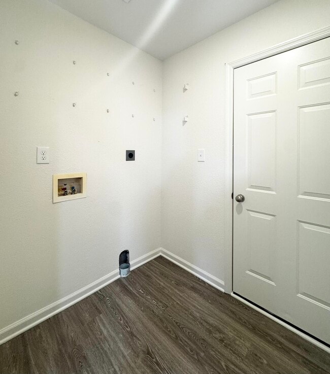 Building Photo - 409 Ella Rae Ln