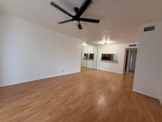 Building Photo - 6820 Palmetto Cir S