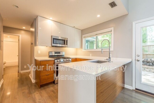 Building Photo - 505 Oakdale Rd NE