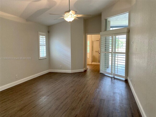 Building Photo - 460 Cameron Dr