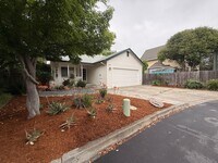 Building Photo - Nicely updated 2x2 Santa Rosa Home