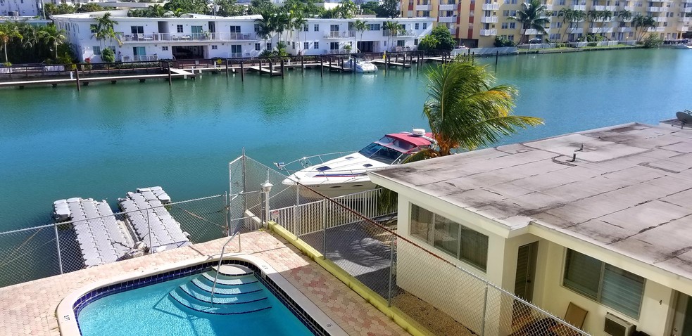 1 bed and 1.5 bath beatiful intercostal Unit - 8001 Crespi Blvd