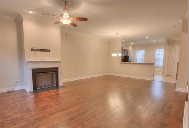 Building Photo - 2415 Tenor Ln