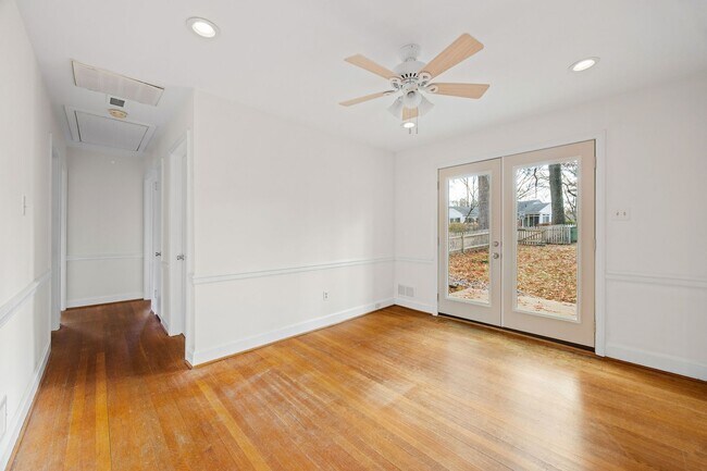 Building Photo - Stratford Hills Brick Ranch