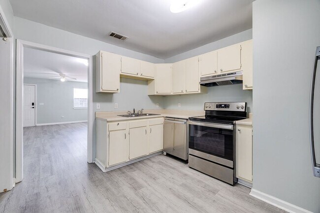 Building Photo - 803 Ash St Ext