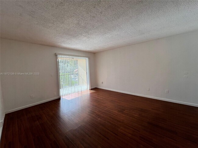 Building Photo - 1255 SW 46th Ave