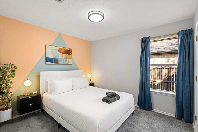 Building Photo - 324 Woodcrest Dr