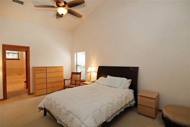 Building Photo - 5722 Bay Side Dr