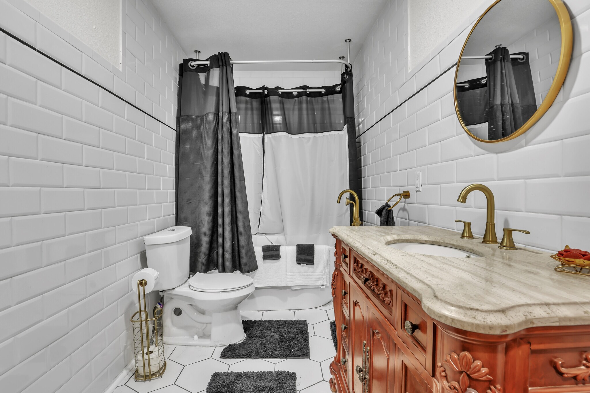 Room 3 Privet Full Bathroom - 51 E 4th St