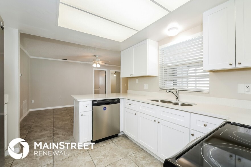 Building Photo - 6745 Paul Revere Ct