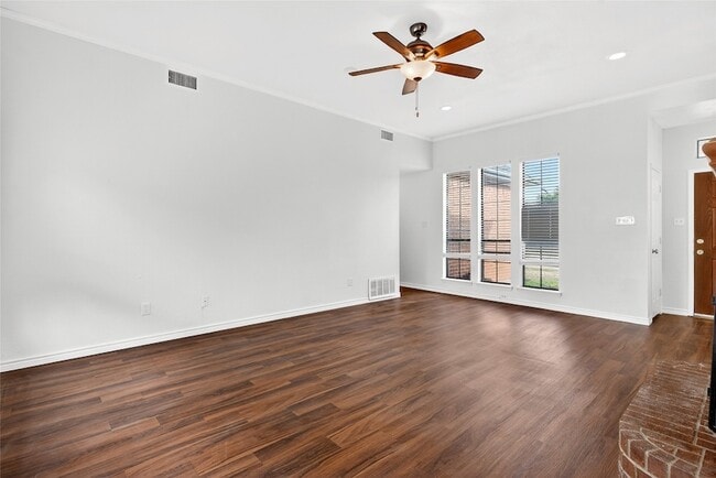 Building Photo - 1617 Briargrove Dr