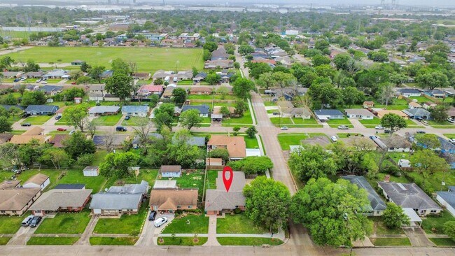 Building Photo - 3111 Tanglebriar Dr
