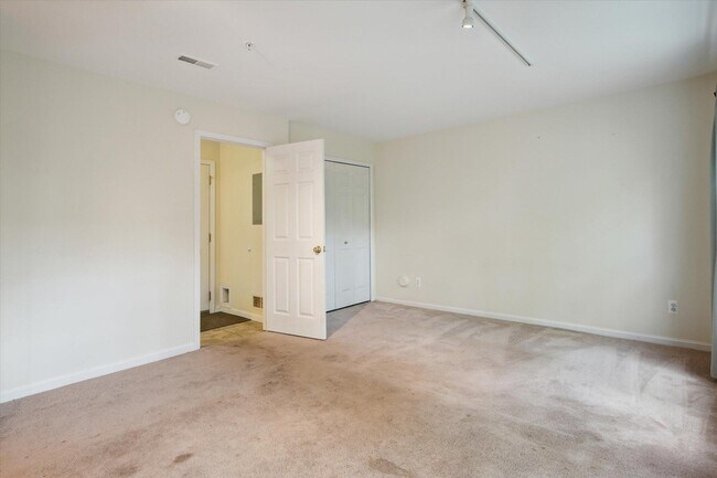 Building Photo - 2817 Barclay Way
