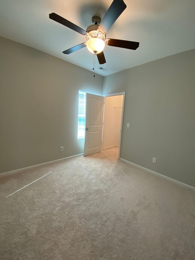 Building Photo - One level 3 bedroom 2 bath home