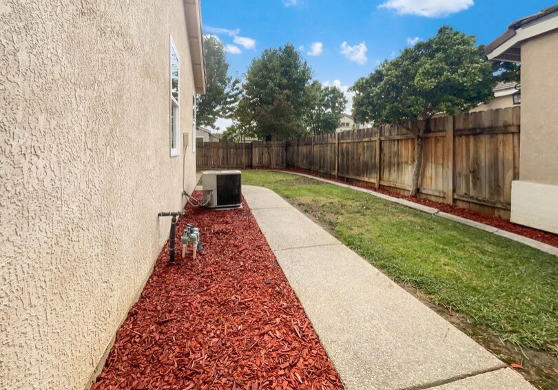 Building Photo - 9387 Bennoel Way