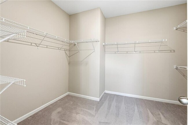 Building Photo - 156 Round Pond Dr