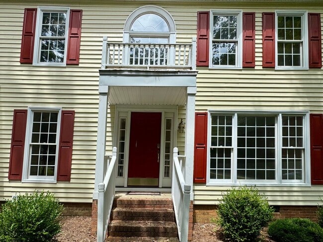 Building Photo - 4 Bed | 2.5 Bath House in Chapel Hill