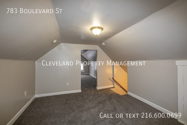 Building Photo - 783 Boulevard St