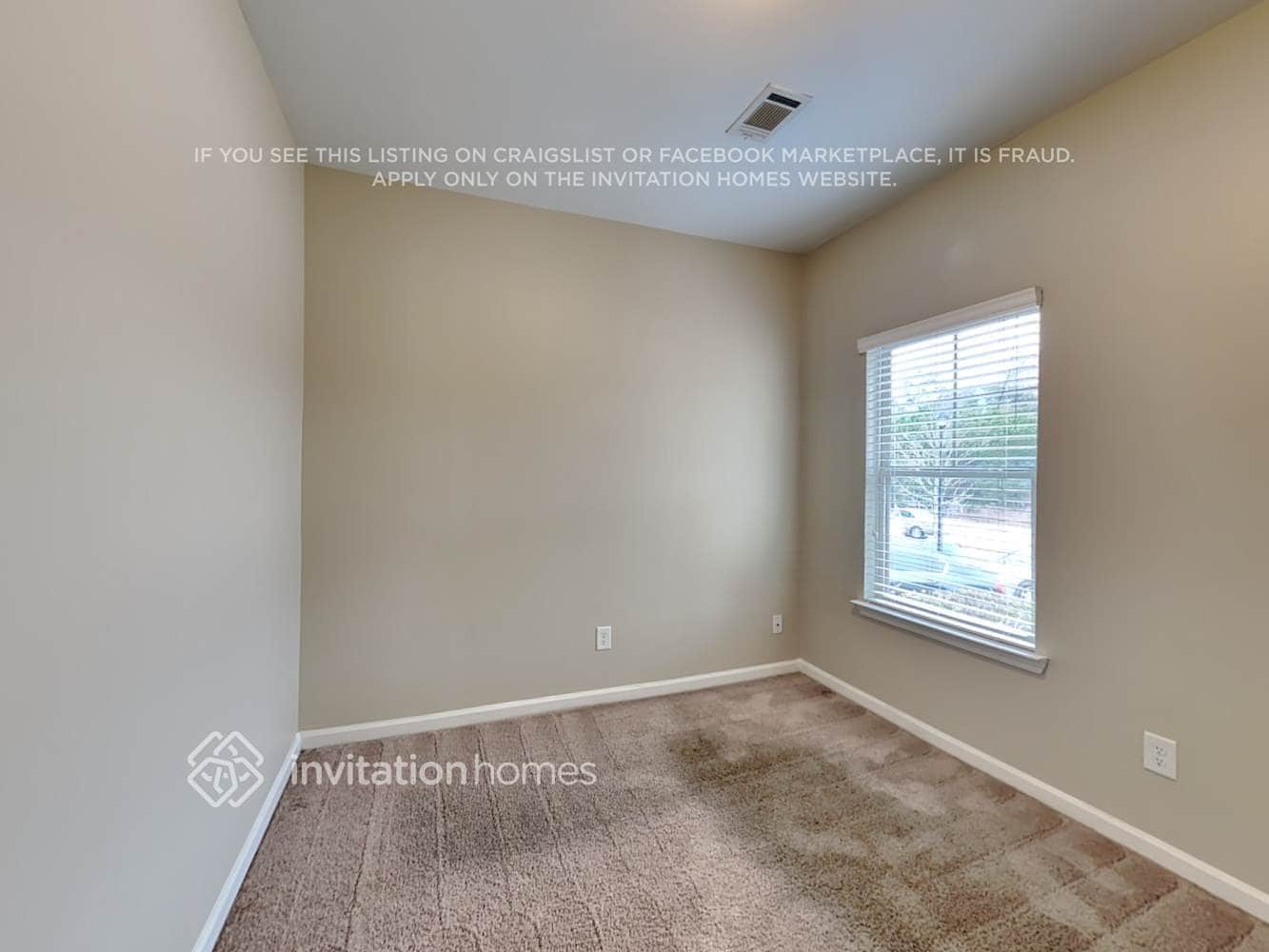 Building Photo - 490 Village Broad St