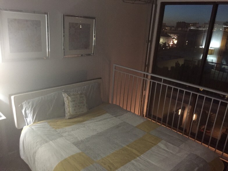 Building Photo - 360 Broadway