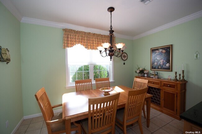 Building Photo - 546 Bardini Dr