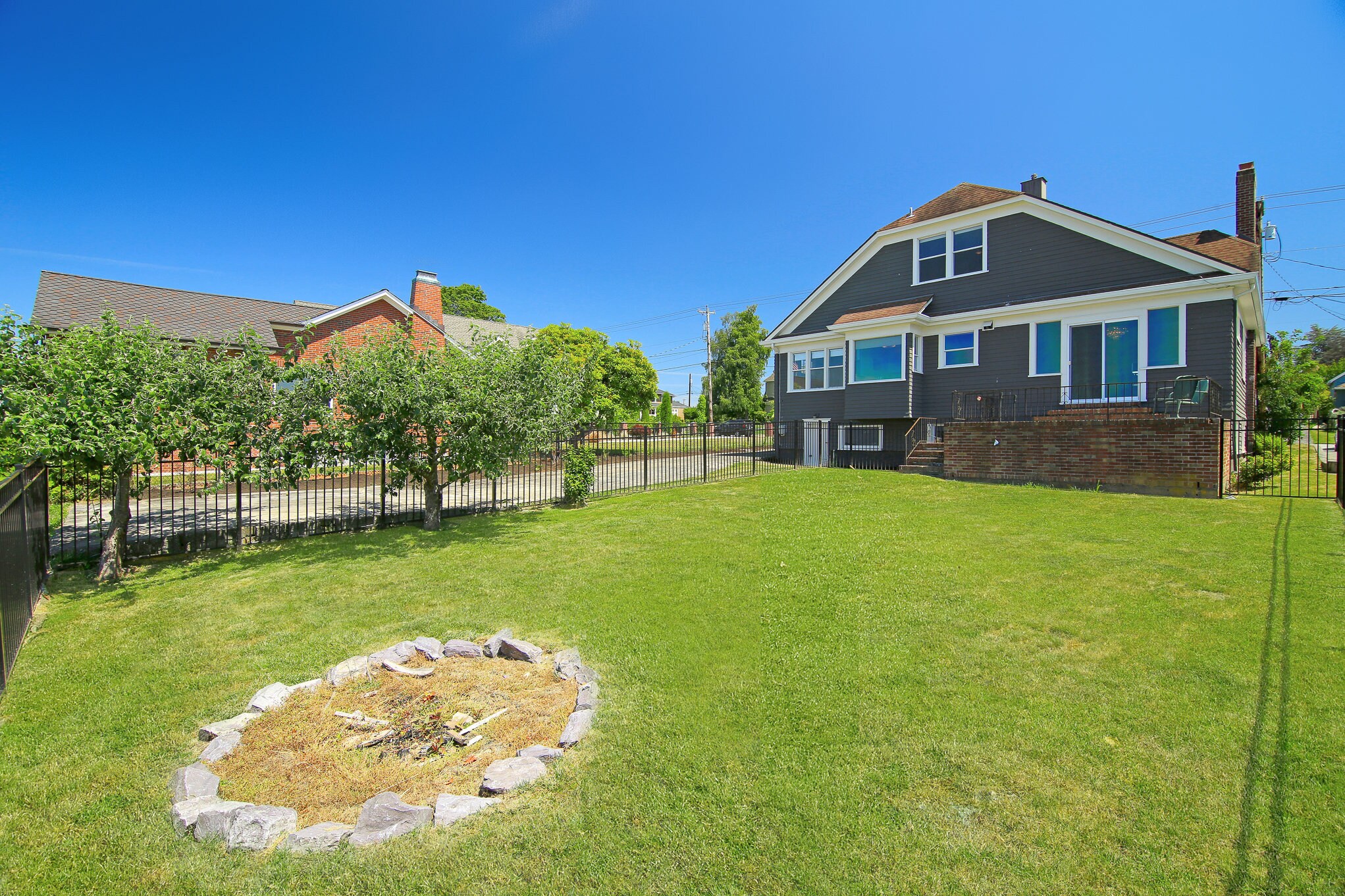 Building Photo - 1112 Grand Ave