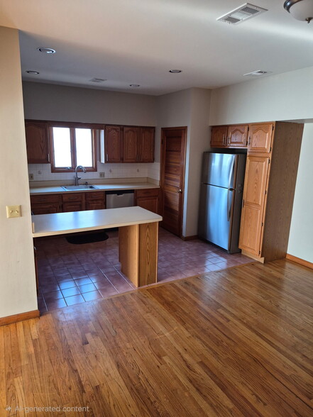 Building Photo - 16 Marne St