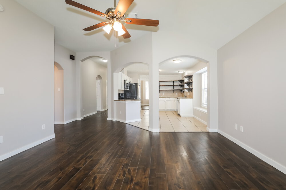 Building Photo - 311 Lake View Dr